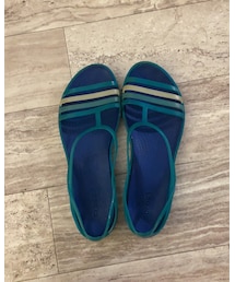 crocs | ネットで買いました。とても動きやすくて便利です。白のラインが脱毛を誘います。(サンダル)