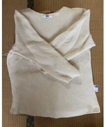 UNIQLO | バイト先の規定で白を購入。七分袖でストレートな長さです。(ニット/セーター)