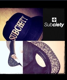 Subciety | つばの裏側がペイズリー柄になっているスナップバックです
一目惚れして購入🌟(キャップ)
