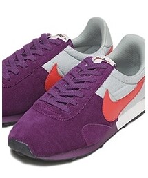 NIKE | ピンクのナイキマークがポイント！(スニーカー)