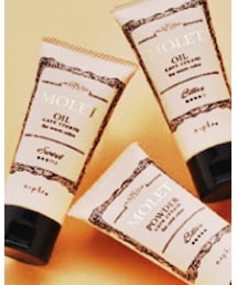 MOLET | ＊モレット オイルケアクリーム ビター / セット力のあるビターでゆるふわドライな質感を演出。 紫外線から髪を守る褪色防止成分配合 。ビターは寒色系の色味を生かしてくれます♪♪クリームなのにセット力がありベタつかず長時間キープ！匂いも良いのでお勧めです♪(シャンプー)