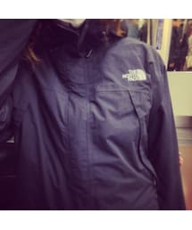THE NORTH FACE | ノースフェイスのアウター
母のやつ
10年前くらいの
中にダウン付けてる
暖かい(マウンテンパーカー)