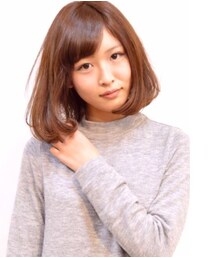 avenue | Aラインエアーボブ
内巻きAラインの基本ベース
大きめの段を重く入れてるためまとまりがUP。
カラーはピンクとパールを足してつややかな潤いカラーを☆
毎朝が楽なスタイルです。(その他)