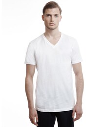 Takuya Duncan |  Our Hampton V-Neck t-shirt is an essential wardrobe staple made from combed ring-spun cotton jersey, lightweight and super-soft feel.  SIZE & FIT  Slim fit, but designed not to be tight. (Tシャツ/カットソー)