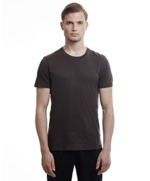 Takuya Duncan |  Our Hampton Crew t-shirt is an essential wardrobe staple made from organic combed ring-spun cotton jersey that has a lightweight super-soft luxurious silky feel.    SIZE & FIT Slim fit, model 6'2 M(Tシャツ/カットソー)