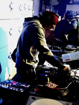 「430（フォーサーティ）のアイテム（キャップ）」を使った、WORD〜According Soundさん（メンズ・168cm）の春コーディネート