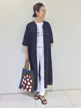 「アイテム（シャツワンピース、ブラック系）」を使った、sayakaさん（レディース・165cm）の春コーディネート