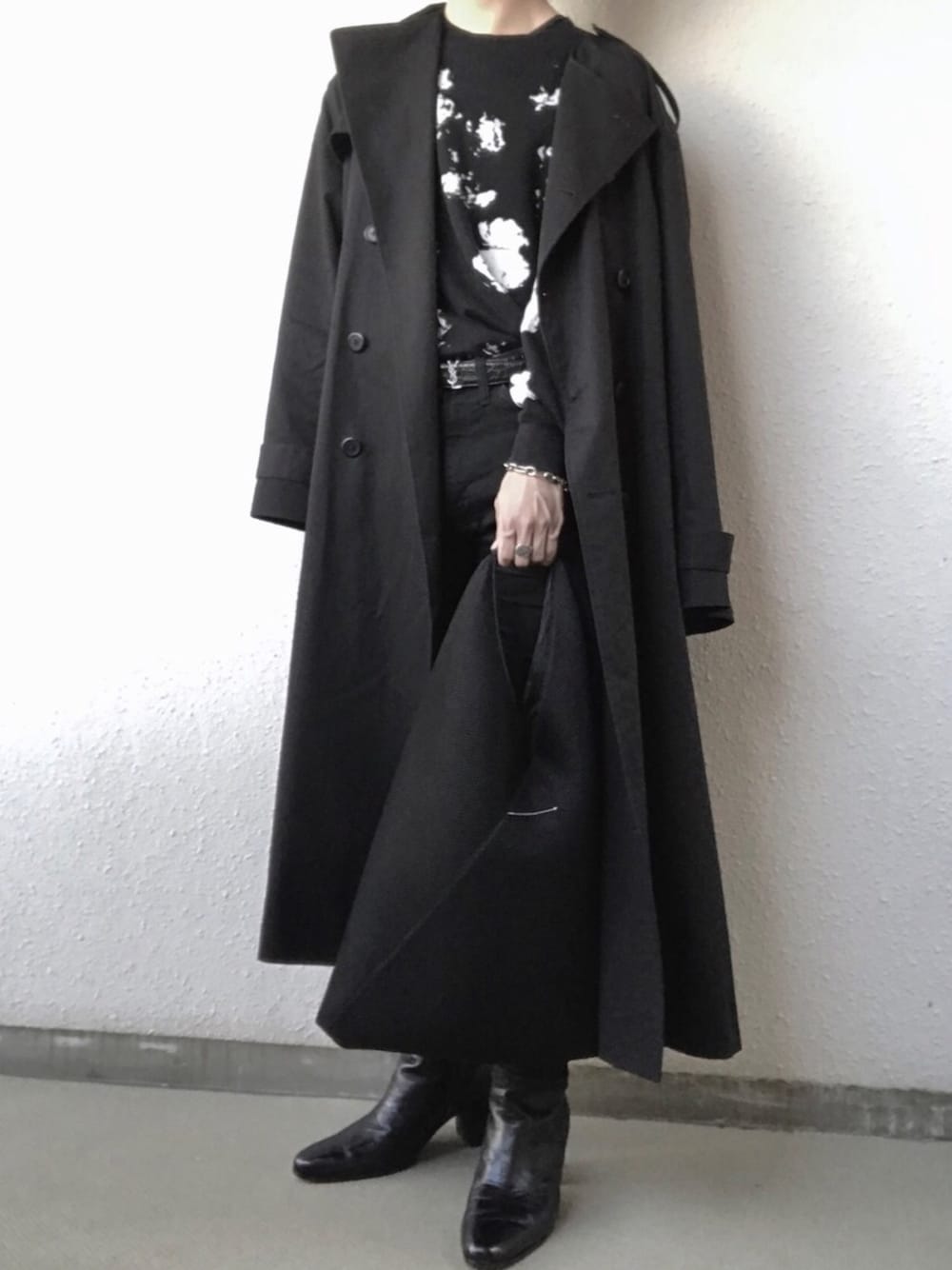 LAD MUSICIANのトレンチコートを使った人気ファッション