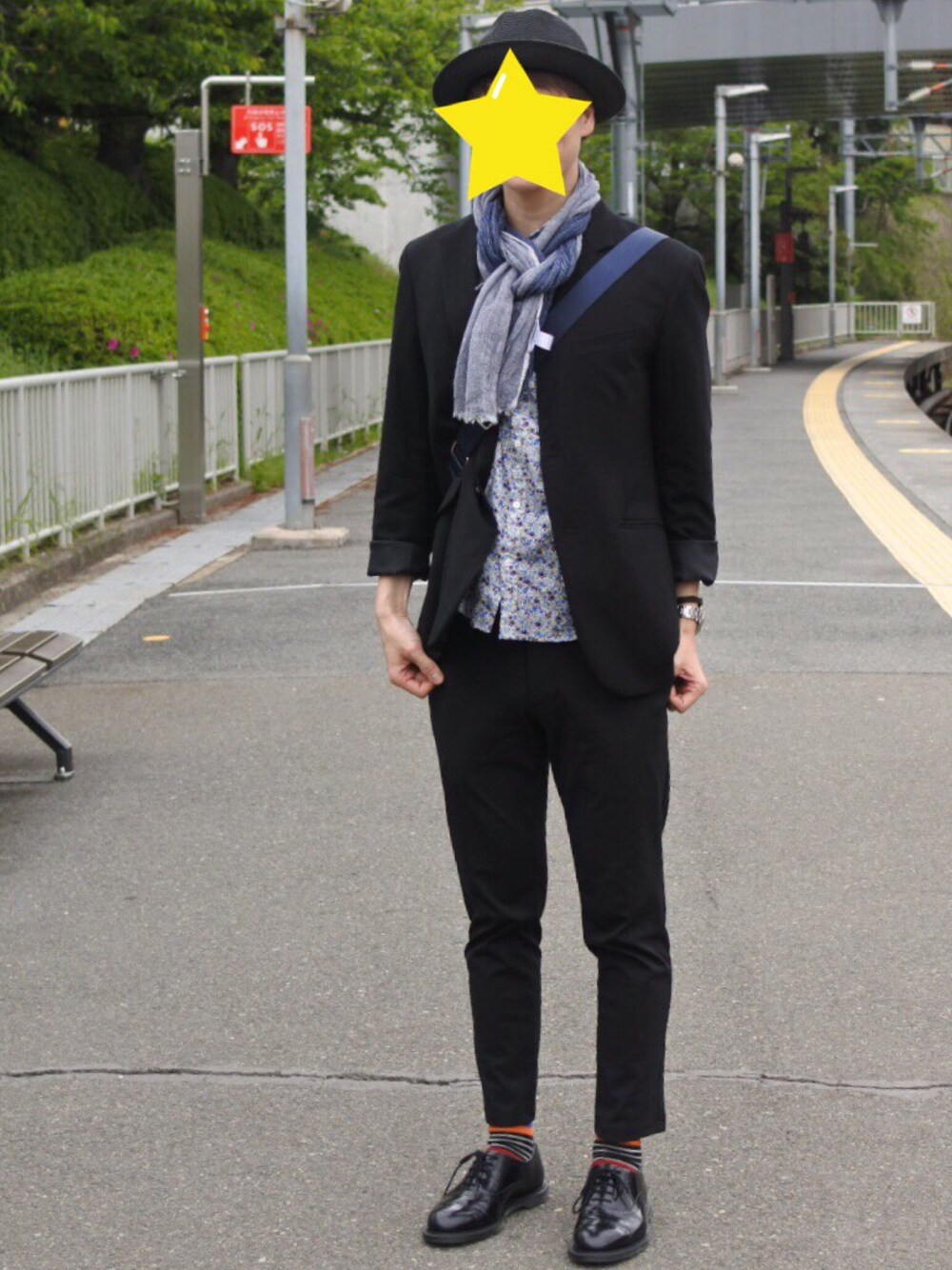 「春、Dr.Martens、プチプラ、花柄シャツ、テーラードジャケット、ユニクロ、GU、ポールスミス」｜「SHIPSのSC: フラワープリント 7スリーブ シャツ□（シャツ/ブラウス、その他）」を使った、コーヘーさん（メンズ・175cm）の春コーディネートの1枚目の写真