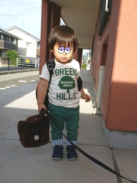 「西松屋（ニシマツヤ）のアイテム（Tシャツ/カットソー、ホワイト系）」を使った、さっこりんさん（キッズ・100cm）の春コーディネート