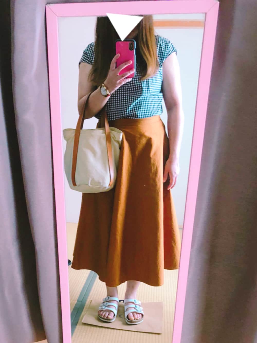 「カジュアル、夏コーデ、きれいめカジュアル、ギンガムチェック、ぽっちゃり」｜「UNIQLOのコットンサーキュラースカート（ハイウエスト・丈標準74～77cm）（スカート、ブラウン系）」を使った、こぼまみさん（レディース・158cm）の夏コーディネートの1枚目の写真
