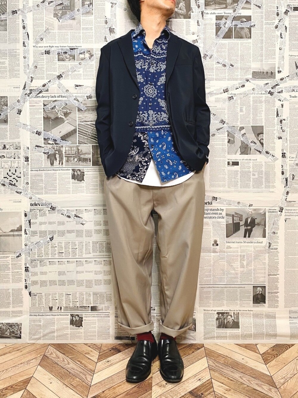 「UNIQLO U、UNIQLO、ユニクロ、ベージュ、セットアップ、スラックス、テーラードジャケット、柄シャツ、柄シャツ×ワイドパンツ、ペイズリー」｜「UNIQLOのアイテム（テーラードジャケット、ブラック系）」を使った、YOGGIさん（メンズ・170cm）の春コーディネートの1枚目の写真