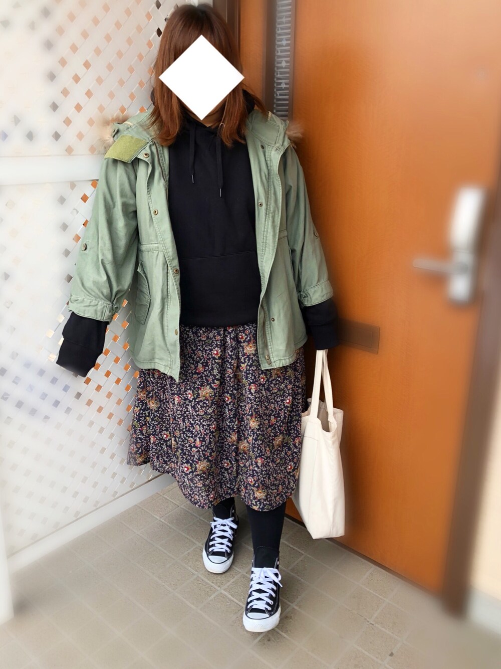 「カジュアル、オトナカジュアル、花柄、休日スタイル、冬」｜「Chicoのアイテム（モッズコート、グリーン系）」を使った、えーたむさん（レディース・160cm）の冬コーディネートの1枚目の写真