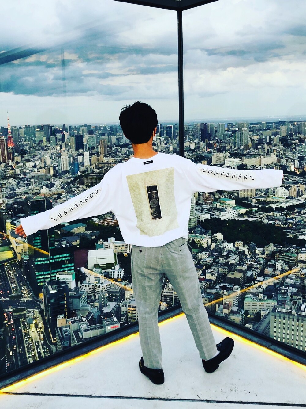 「ロンT、converse、ローファー」｜「CONVERSEのアイテム（Tシャツ/カットソー、ホワイト系）」を使った、俊佑さん（メンズ・164cm）の秋コーディネートの1枚目の写真