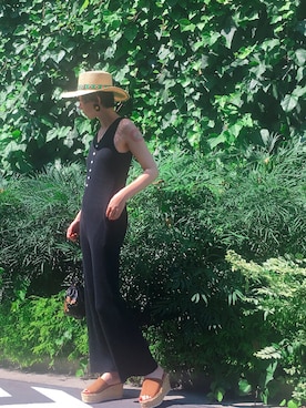 「ストローハット」｜「アイテム（サロペット/オーバーオール）」を使った、stylist komakiさん（レディース・162cm）の夏コーディネート