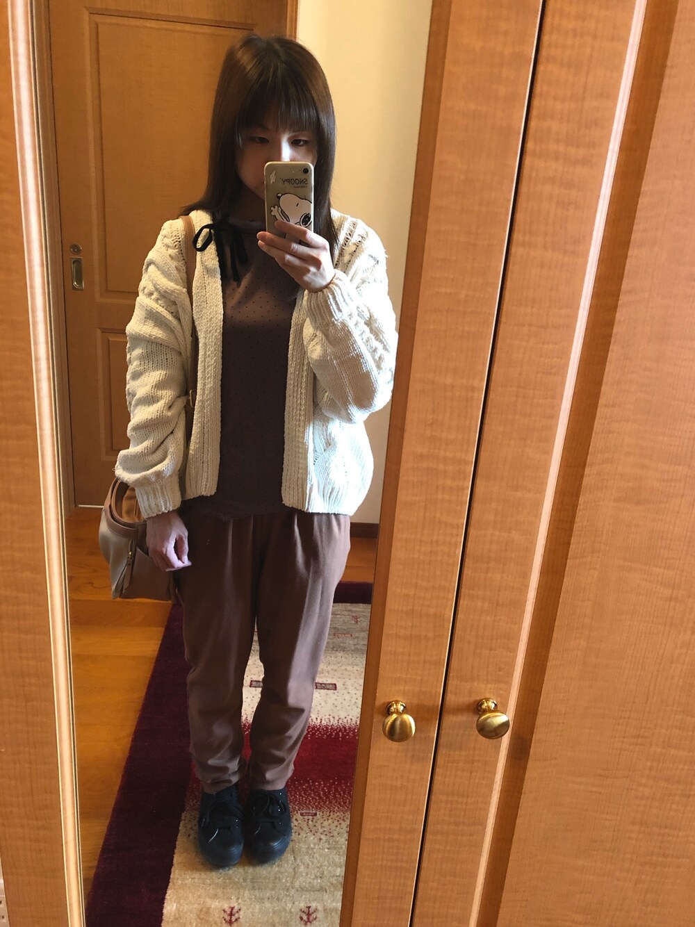 「ニット、秋冬コーデ、パンツスタイル」｜「RAY CASSINのアイテム（ニット/セーター、ホワイト系）」を使った、erikaさん（レディース・155cm）の冬コーディネートの1枚目の写真