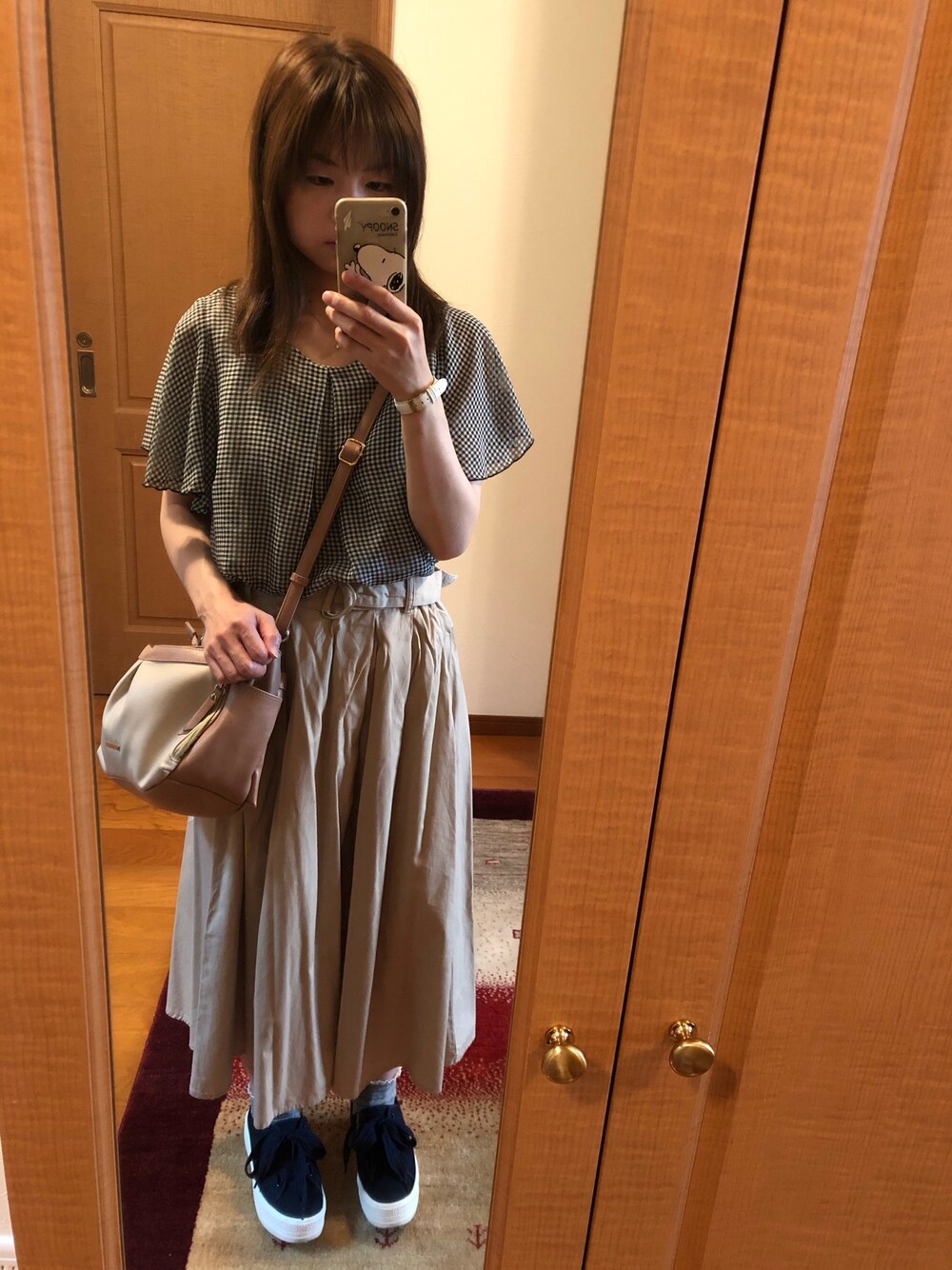 「スカート、スニーカー」｜「しまむらのアイテム（トップス、グレー系）」を使った、erikaさん（レディース・155cm）の夏コーディネートの1枚目の写真