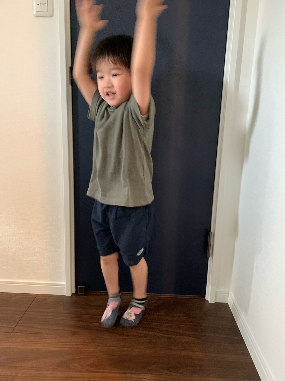 「春夏コーデ、シンプルコーデ、プチプラ、男の子、3歳、キッズファッション、夏コーデ、Tシャツ、GU、kids」｜「THE NORTH FACEの【WEB限定】THE NORTH FACE/ ザノースフェイス KIDS Water Short（その他パンツ、ブルー系）」を使った、まりたさん（キッズ・100cm）の春コーディネートの1枚目の写真