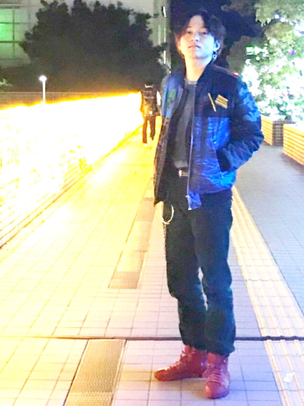 「Diesel、MA-1、ジャケット、コーデュロイ、ハイカットスニーカー」｜「DIESELのY01172P1159（スニーカー、レッド系）」を使った、せぶをさん（メンズ・175cm）の冬コーディネートの1枚目の写真
