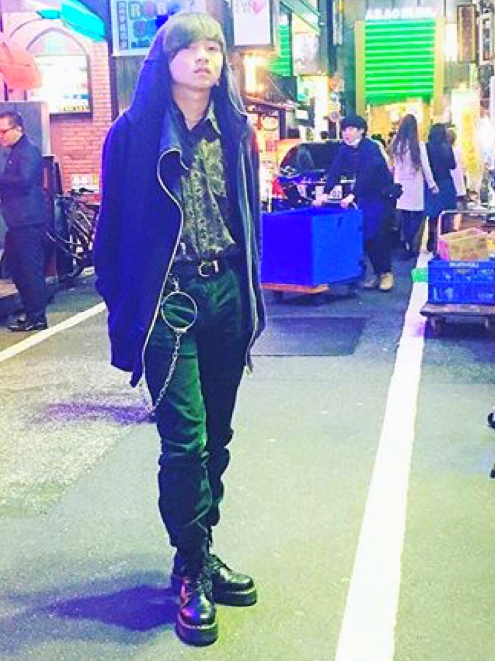 「hatra、パーカー、Aパーカー、古着、コーデュロイ、マーチン」｜「Dr. Martensの【Dr.Martens】JADON 8 EYE BOOT（ブーツ、ブラック系）」を使った、せぶをさん（メンズ・175cm）の冬コーディネートの1枚目の写真