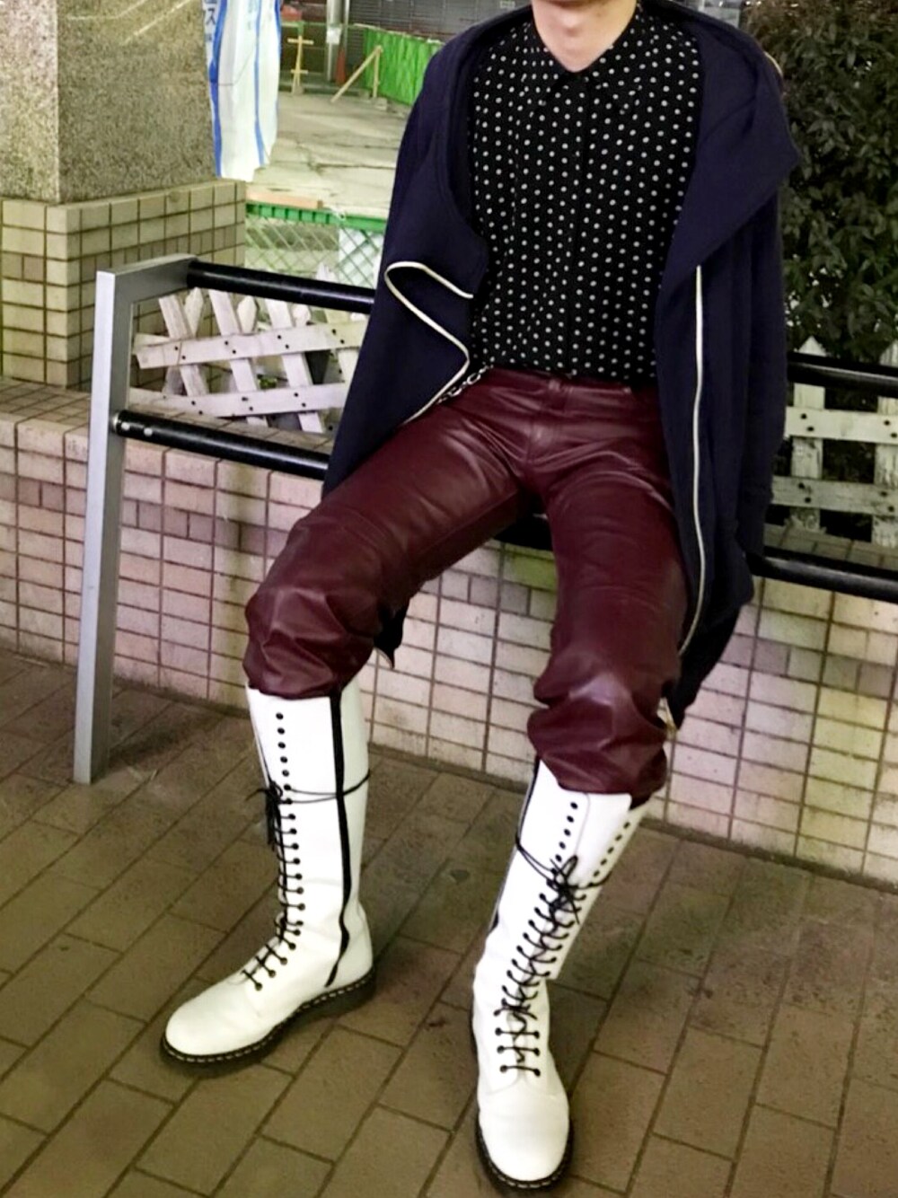 「20ホールブーツ、マーチン、ブーツ、レディース」｜「Dr. Martensのアイテム（ブーツ、ホワイト系）」を使った、せぶをさん（メンズ・175cm）の冬コーディネートの1枚目の写真