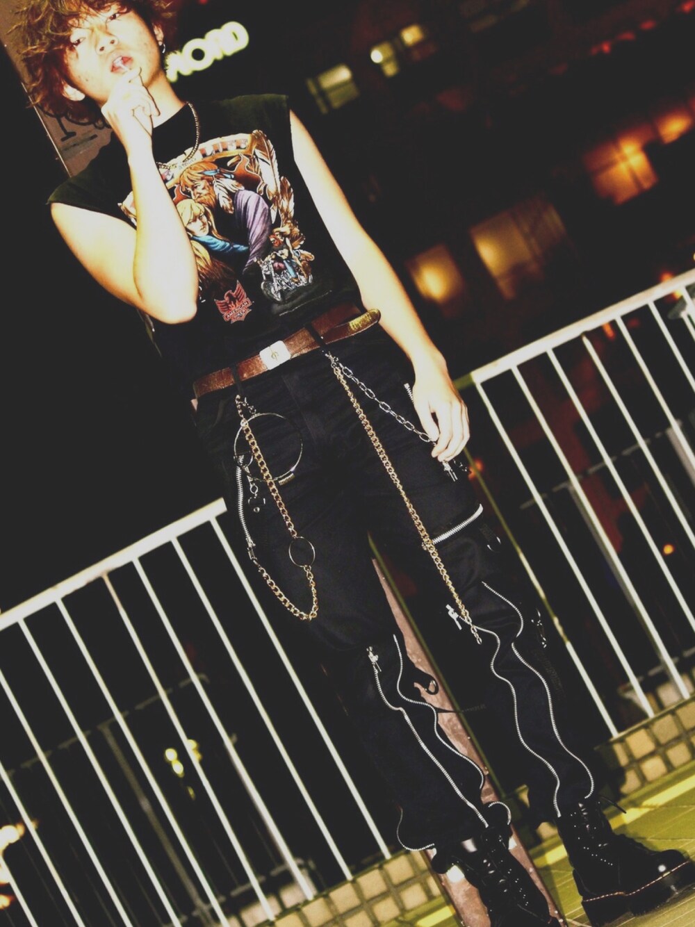 「punk、summer、厚底シューズ、ボンテージパンツ」｜「Dr. Martensの【Dr.Martens】JADON 8 EYE BOOT（ブーツ、ブラック系）」を使った、せぶをさん（メンズ・175cm）の冬コーディネートの1枚目の写真