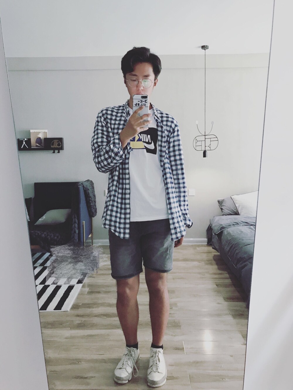 「xi'an、Salty、summer」｜「MP Studioのアイテム（Tシャツ/カットソー、ホワイト系）」を使った、Ivanovic96さん（メンズ・180cm）の秋コーディネートの1枚目の写真