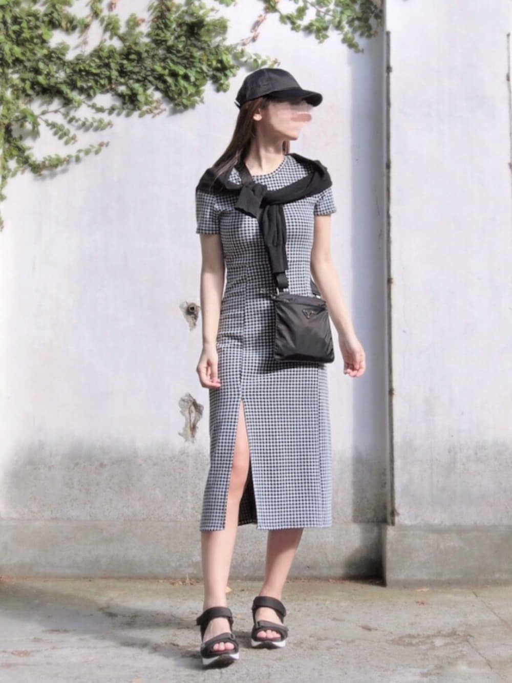 「スポーツミックス、スポーツサンダル、スポーティ、ギンガムチェック、ZARA、モノトーン、PRADA、キャップ、プチプラコーデ、シンプル」｜「SENSE OF PLACE by URBAN RESEARCHのサテンキャップ（キャップ、ブラック系）」を使った、ｐiｐiさん（レディース・163cm）の夏コーディネートの1枚目の写真