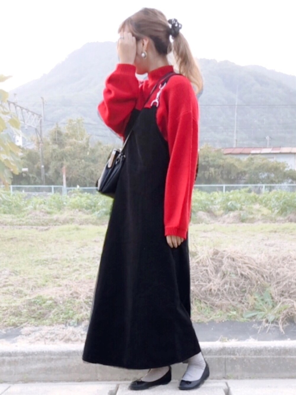 「赤、色物」｜「✌︎のアイテム（その他、その他）」を使った、Shiokoさん（レディース・160cm）の秋コーディネートの1枚目の写真