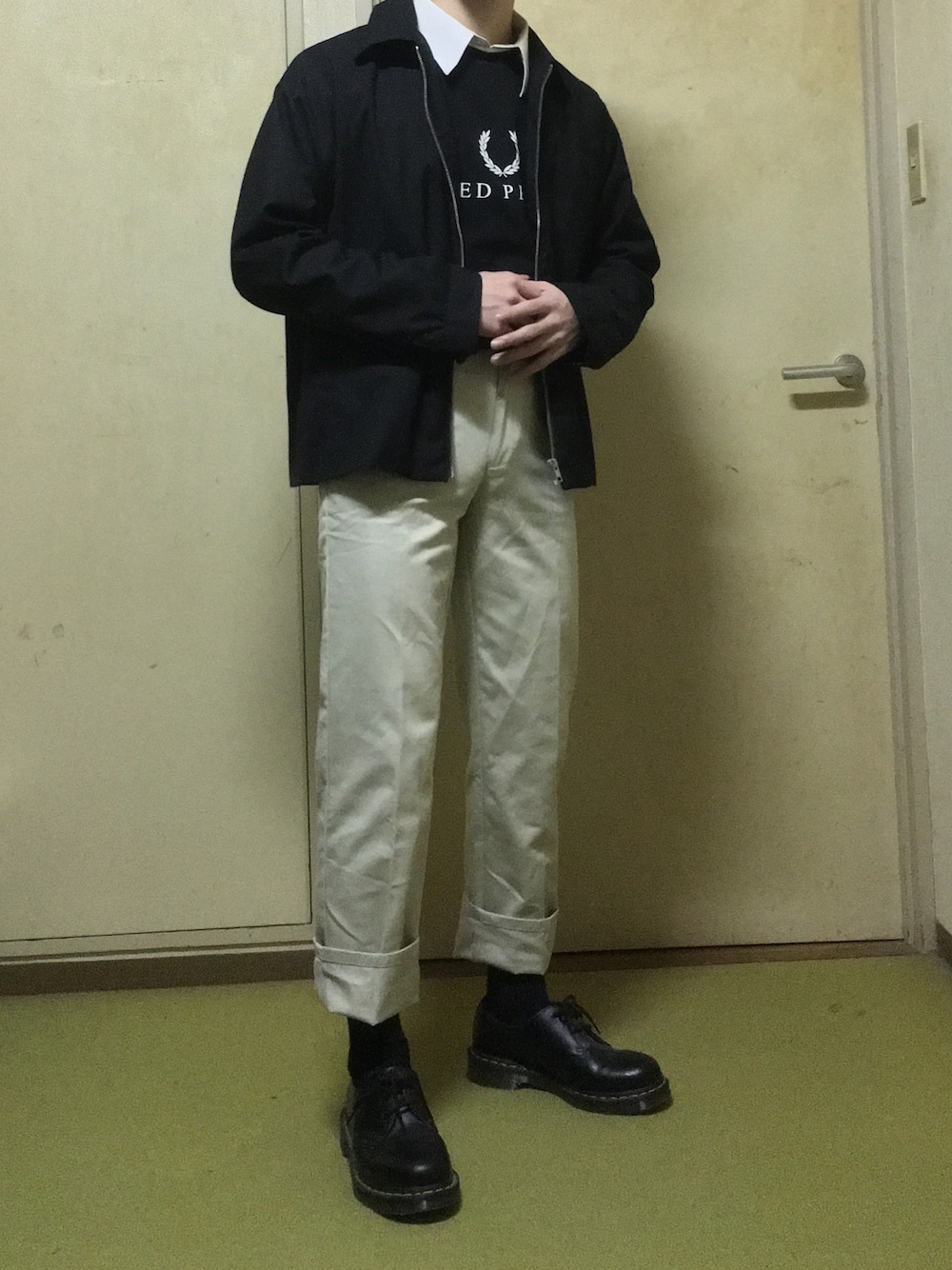 「FRED PERRY、Dr.Martens、WEGO、fashion、outfit、ootd、おしゃれさんと繋がりたい」｜「FRED PERRYのアイテム（Tシャツ/カットソー、ブラック系）」を使った、Taka→さん（メンズ・165cm）の秋コーディネートの1枚目の写真