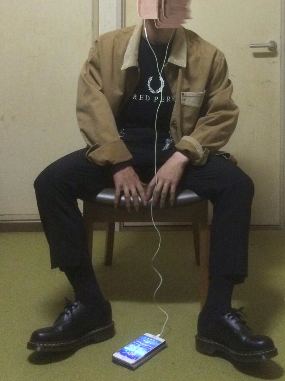 「vintage、VINTAGE、menswear、outfit、ootd、outfitoftheday、FRED PERRY、fashion、秋コーデ、Dr.Martens」｜「FRED PERRYのアイテム（Tシャツ/カットソー、ブラック系）」を使った、Taka→さん（メンズ・165cm）の秋コーディネートの1枚目の写真