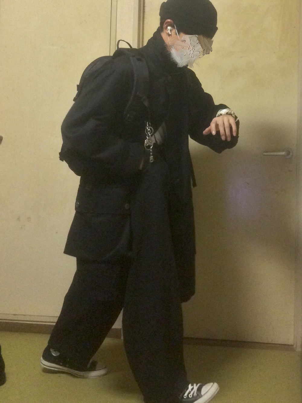 「ブラック、outfit、ootd、vintage、古着、M59、black、converse、G-SHOCK、コート」｜「LACOSTEのアイテム（ニットキャップ/ビーニー、ブラック系）」を使った、Taka→さん（メンズ・165cm）の秋コーディネートの1枚目の写真