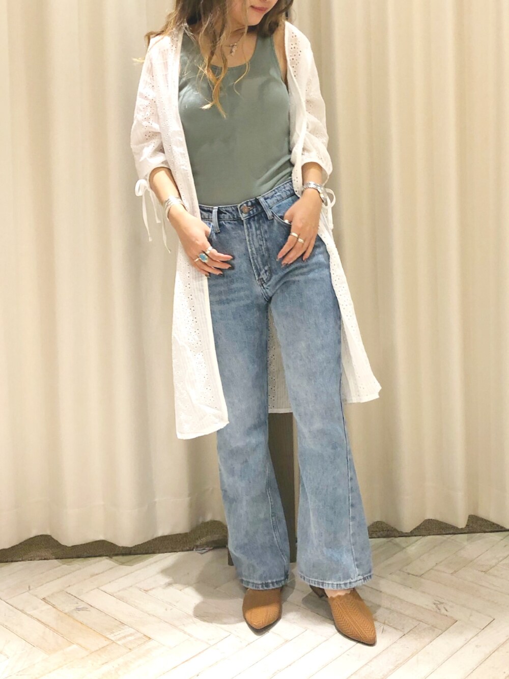 「カジュアル、シンプル、大人カジュアル、タンクトップ、デニムスタイル、ootd、春カラー、春コーデ、プチプラコーデ、おしゃれさんと繋がりたい」｜「Auntie Rosa Holidayの【Holiday】カップ付きリブタンクトップ／インナーレス（その他アンダーウェア/インナー、グリーン系）」を使った、sonaさん（レディース・159cm）の冬コーディネートの1枚目の写真
