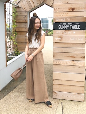 「Auntie Rosa Holiday（アンティローザホリデー）の【Holiday】リネンスラブノースリトップ（Tシャツ/カットソー）」を使った、sonaさん（レディース・159cm）の夏コーディネート