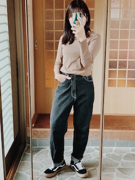 「UNIQLO（ユニクロ）のコットンフライスクルーネックT（長袖）（Tシャツ/カットソー、ブラウン系）」を使った、tai さんの冬コーディネート