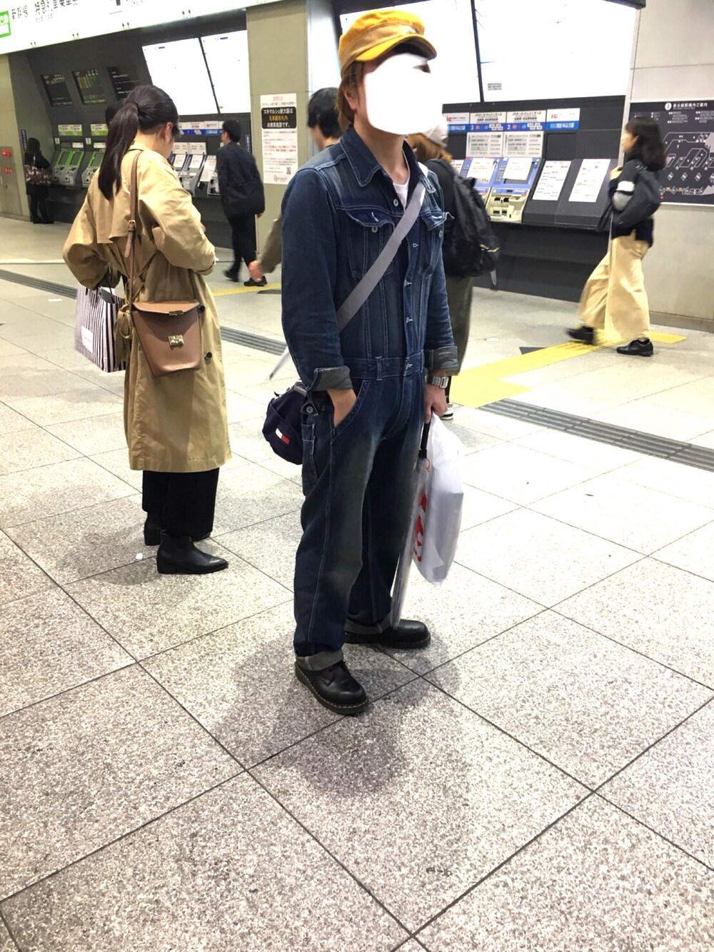 「SHIPSのアイテム（帽子、イエロー系）」を使った、ゴリラさん（メンズ・170cm）の秋コーディネートの1枚目の写真