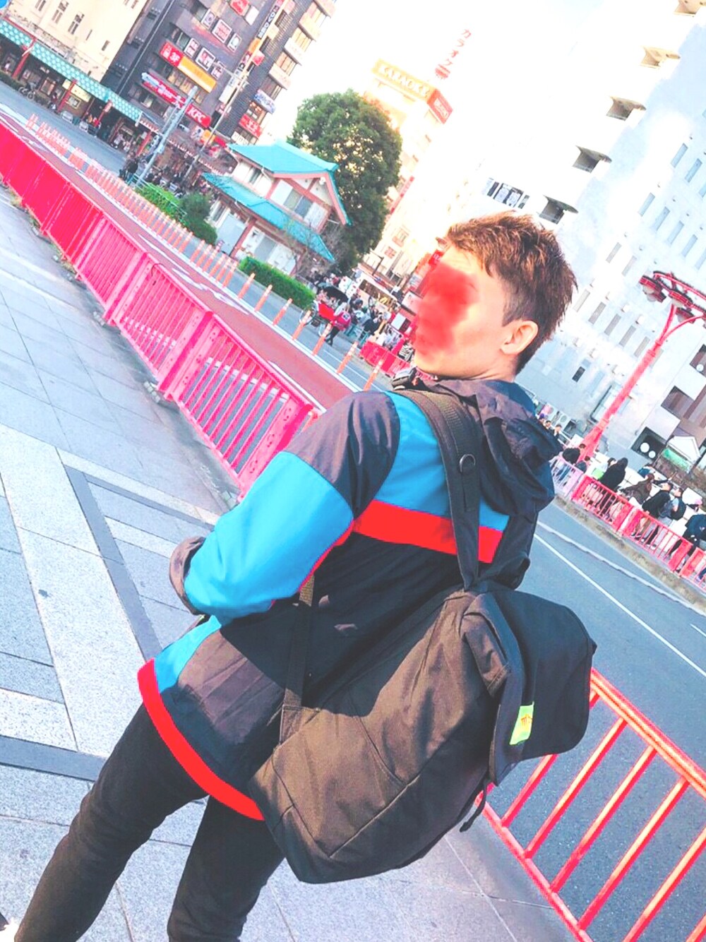 「Paul SmithのCOTTON NYLON ANORAK PARKA / 282111 270S（マウンテンパーカー、ブルー系）」を使った、ヒロさん（メンズ・171cm）の秋コーディネートの1枚目の写真