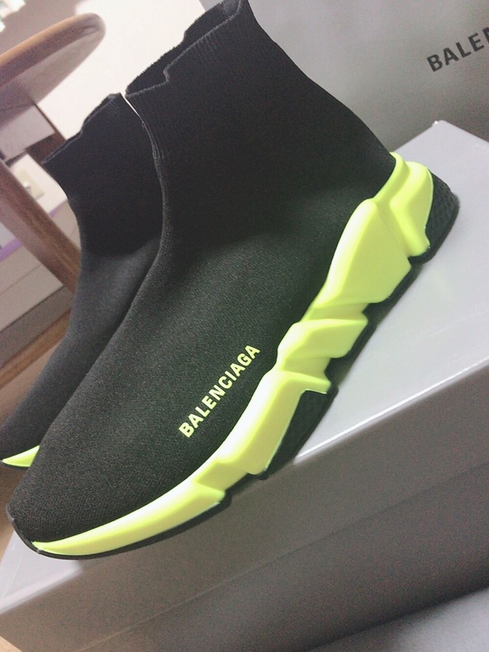 「BALENCIAGA」｜「BALENCIAGAのアイテム（シューズ、ブラック系）」を使った、ヒロさん（メンズ・171cm）の秋コーディネートの1枚目の写真