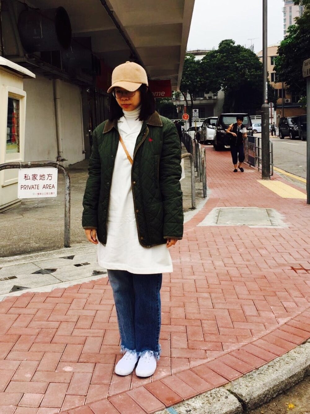 「Casualwear、korean fashion、korea、flof、layers、comfy、jeans、denim」｜「Kedsのアイテム（スニーカー、ホワイト系）」を使った、Raanさん（レディース・160cm）の冬コーディネートの1枚目の写真