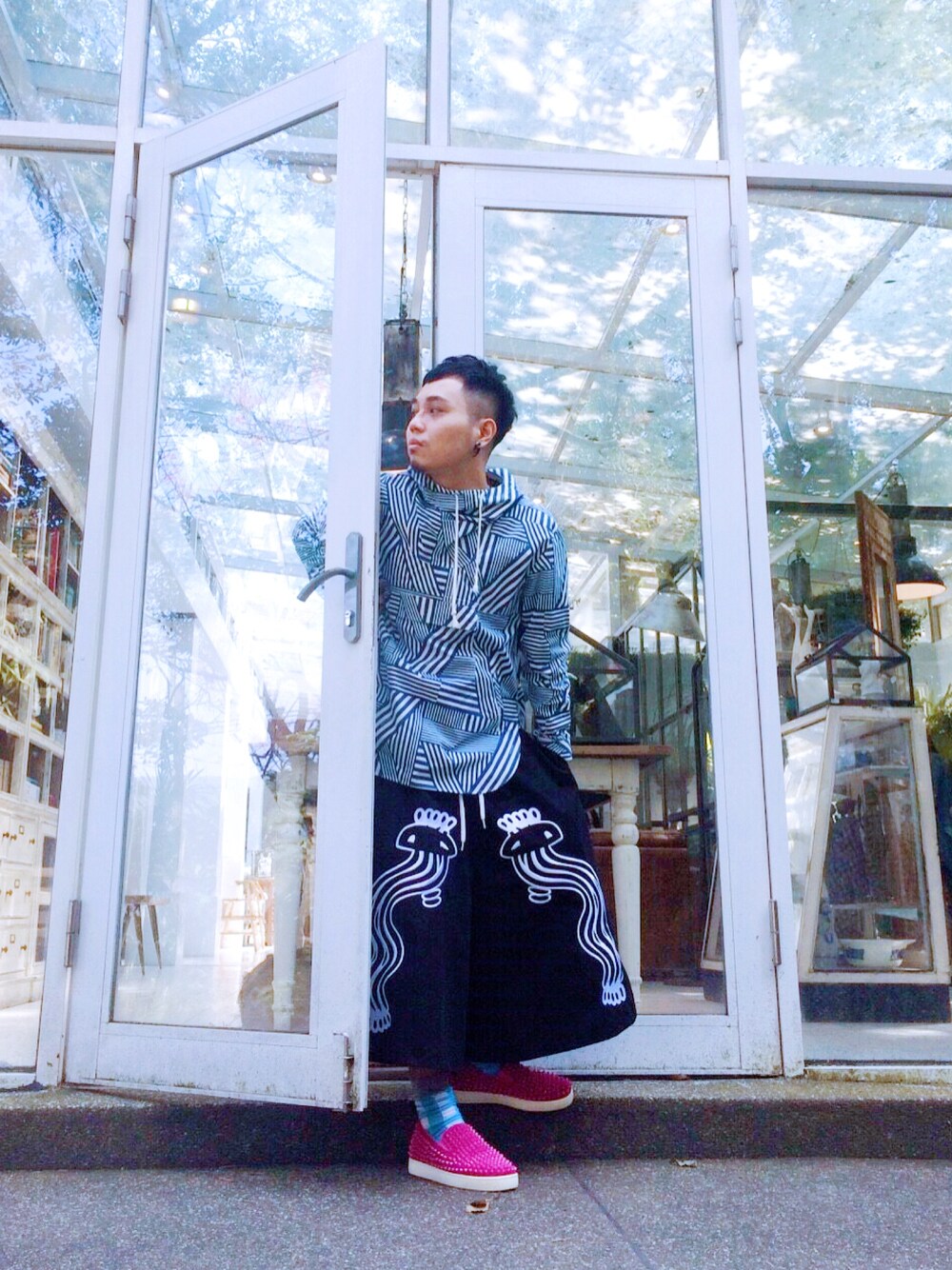 「ibuqui、02deriv.、zlism、Christian Louboutin」｜「02DERIV.のアイテム（その他トップス、ブルー系）」を使った、Gres Fangさん（メンズ・166cm）の春コーディネートの1枚目の写真