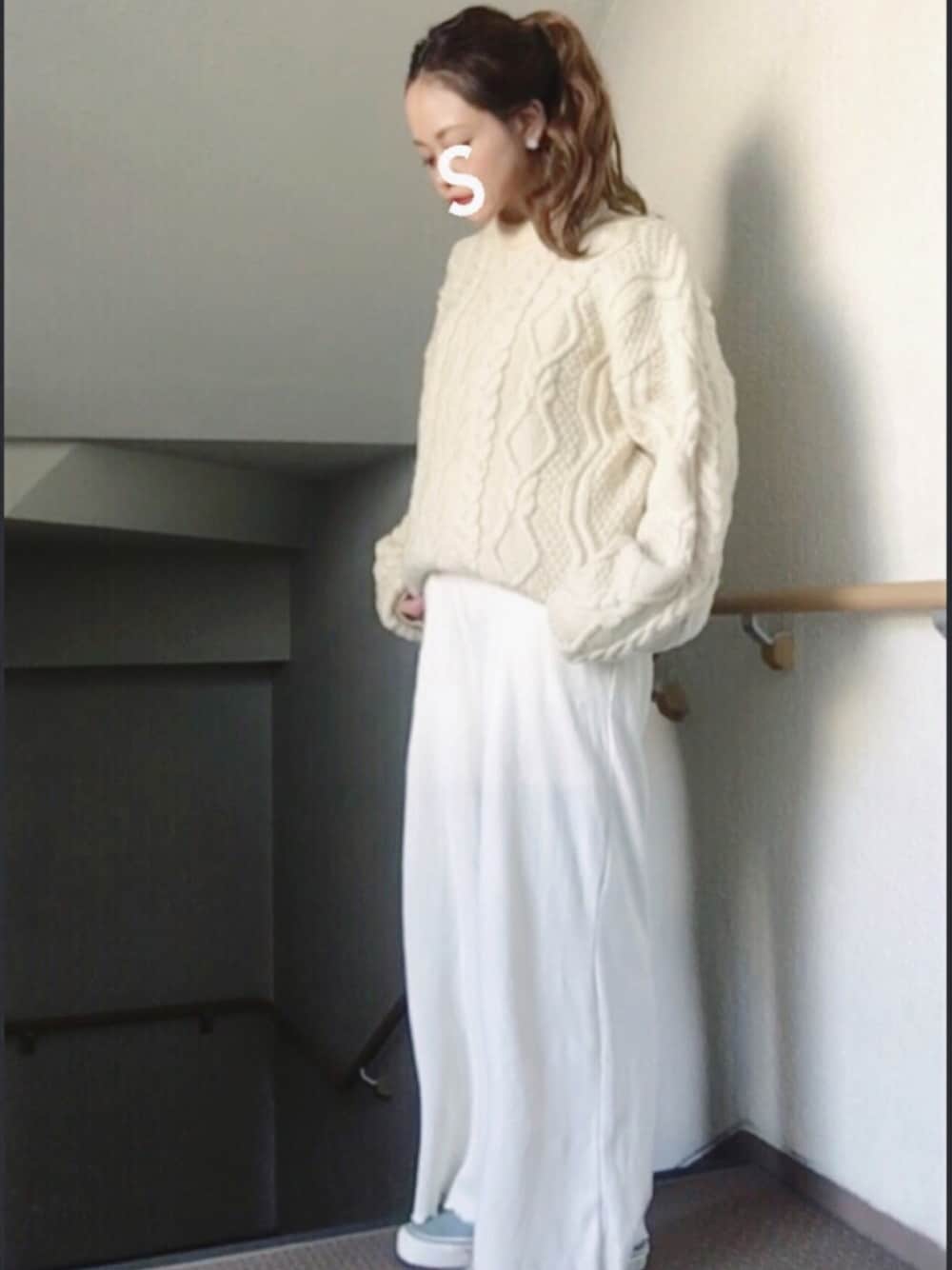 「シンプル、パンツスタイル、プチプラコーデ、VANS、ウィッグアレンジ」｜「LINEASTORIAの【ポニーテール】マジックポニーテール マシュマロウェイブ（ウィッグ、その他）」を使った、skyさん（レディース・153cm）の冬コーディネートの1枚目の写真