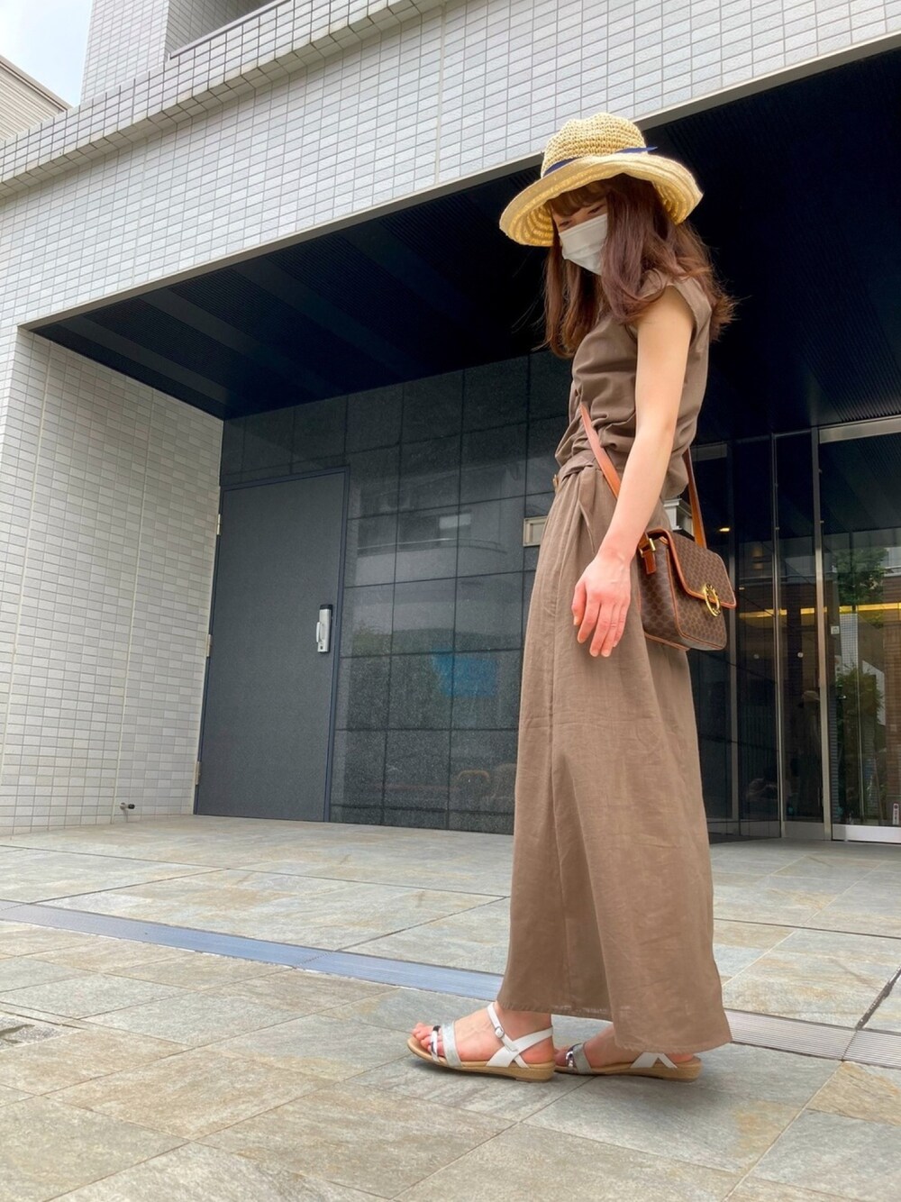 「休日スタイル、カジュアル、おしゃれさんと繋がりたい、大人コーデ」｜「no brandのアイテム（帽子、ベージュ系）」を使った、けんしさん（メンズ・186cm）の夏コーディネートの1枚目の写真
