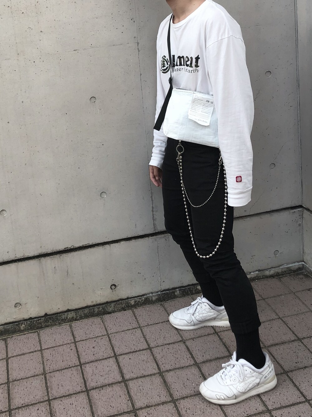 「夏コーデ、カジュアル、シンプル、お洒落さんとつながりたい、きれいめカジュアル、ブラック、プチプラコーデ、ootd、大学生、古着MIX」｜「Kastaneのポリサコッシュ（ショルダーバッグ、ホワイト系）」を使った、いわおさん（メンズ・170cm）の夏コーディネートの1枚目の写真