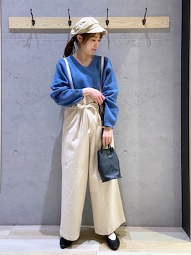 「白デニム」｜「アイテム（サロペット/オーバーオール）」を使った、やまゆかさん（レディース・161cm）の冬コーディネート