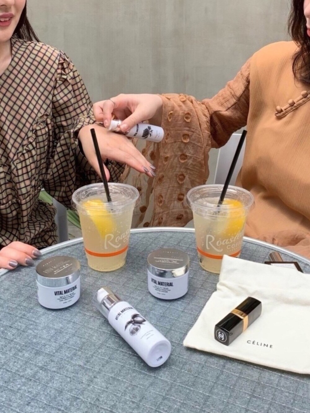 「VITALMATERIAL、muller of yoshiokubo、mame、オーガニック、オトナカジュアル、春コーデ、いいね、save、フォローお願いします🤑」｜「muller of yoshiokuboのmuller of yoshiokubo “MEDINA” チェックブラウス（シャツ/ブラウス、ホワイト系）」を使った、MIDWEST_ONLINEさん（レディース・158cm）の夏コーディネートの1枚目の写真