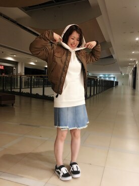「オフホワイト」｜「アイテム（MA-1）」を使った、Yasさん（レディース・156cm）の夏コーディネート