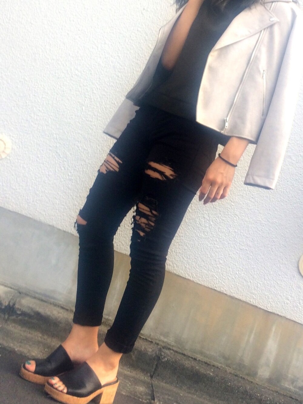 「ootd、EMODA、fashion、秋のコーデ、ライダース、クラッシュデニム」｜「EMODAのアイテム（その他パンツ、ブラック系）」を使った、ayumiiiさん（レディース・156cm）の秋コーディネートの1枚目の写真
