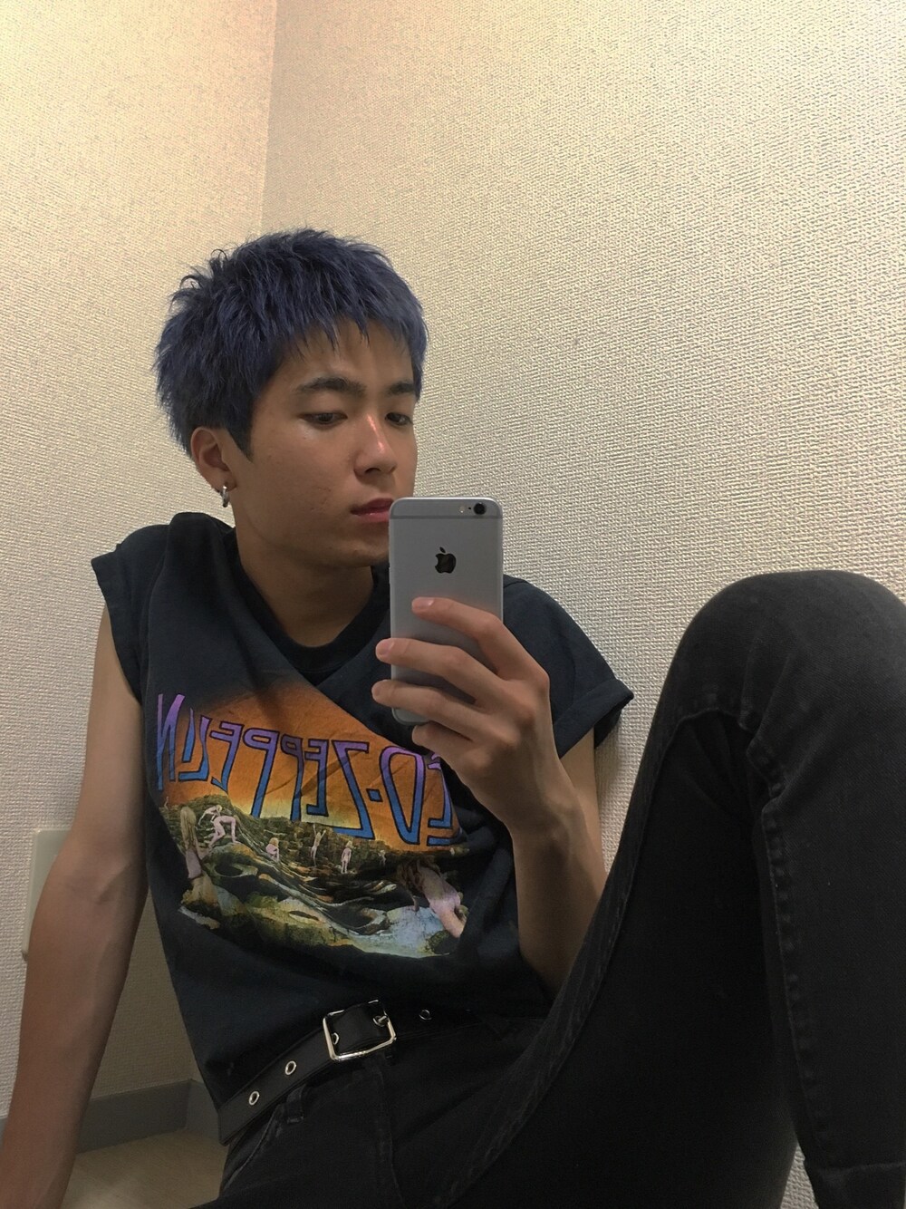 「古着、used、NYC、ロックT、ロック、rock、ロカビリー、LED ZEPPELIN、黒、スキニーデニム」｜「ZARAのアイテム（デニムパンツ、グレー系）」を使った、KENTOさん（メンズ・177cm）の夏コーディネートの1枚目の写真