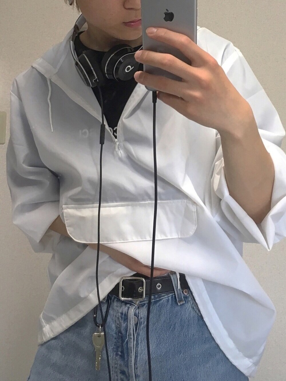「DRESSEDUNDRESSEDのアイテム（Tシャツ/カットソー、ブラック系）」を使った、KENTOさん（メンズ・177cm）の春コーディネートの1枚目の写真
