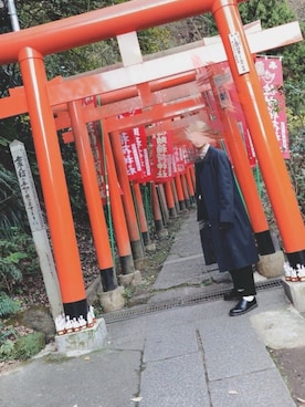 「金髪」｜「アイテム（トレンチコート）」を使った、猫背さん（メンズ・170cm）の冬コーディネート